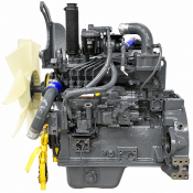 Renoverad Komatsu SAA4D95LE-3 industrimotor sedd ovanifrån med komplett kringutrustning.