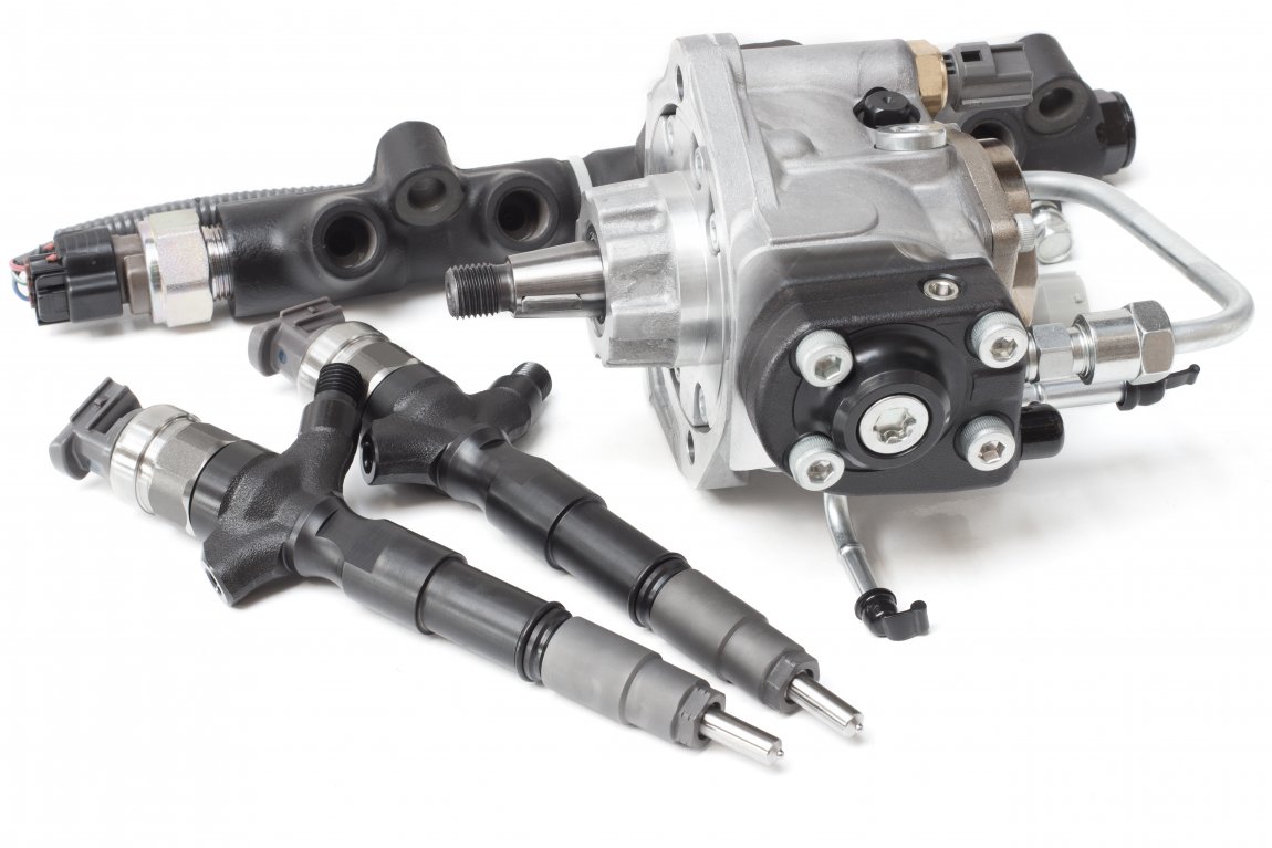 Common rail-dieselsystem med bränslepump och injektorer.